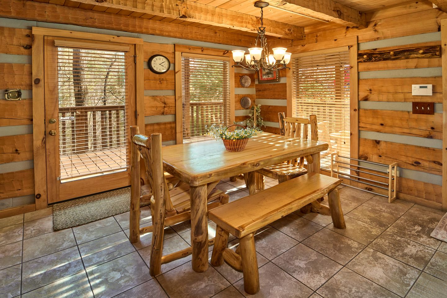 Cozy Cabin with Hot Tub and Pool Table in Pigeon Forge, Tennessee