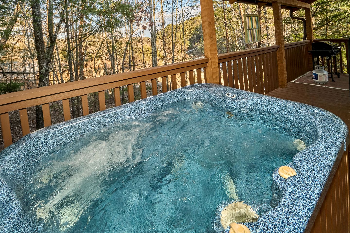 Cozy Cabin with Hot Tub and Pool Table in Pigeon Forge, Tennessee