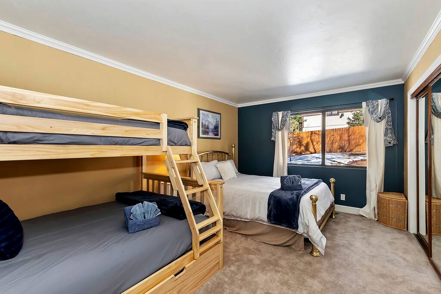 Moonridge Magic: Cabin with Hot Tub for Your Mountain Retreat