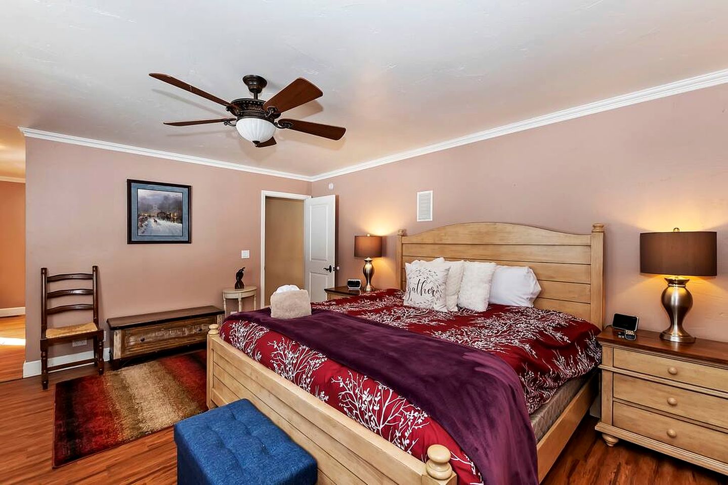 Moonridge Magic: Cabin with Hot Tub for Your Mountain Retreat