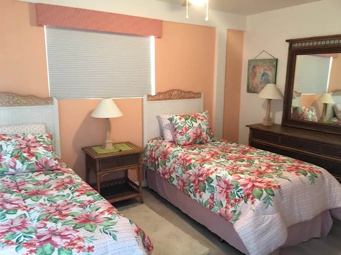 Cabins (Saint James City, Florida, United States)