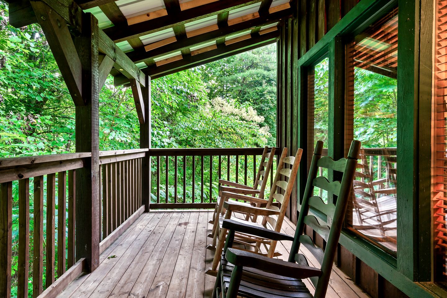 Wonderful Cabin with Hot-tub and Pool Table in Sevierville, Tennessee