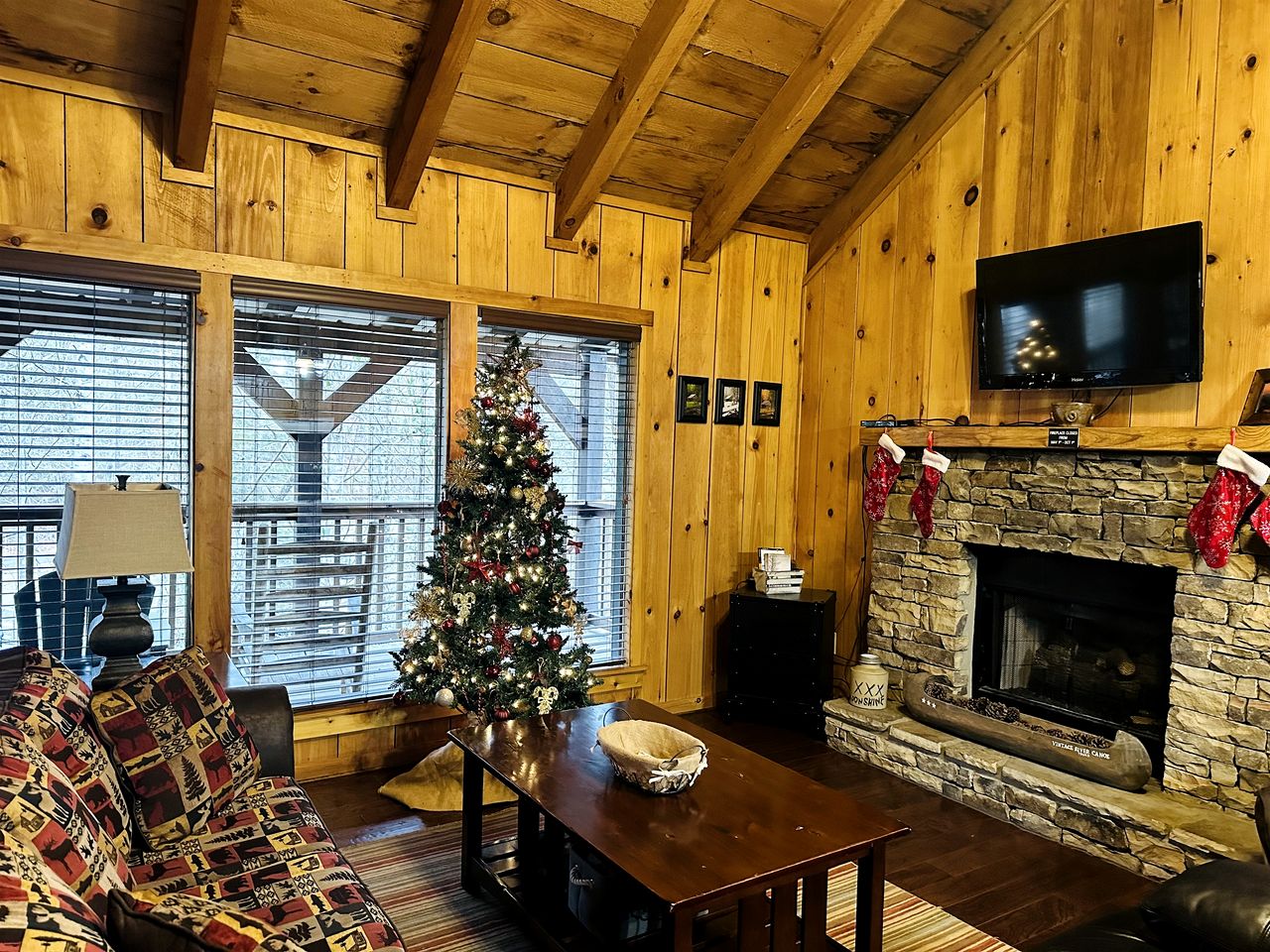 Wonderful Cabin with Hot-tub and Pool Table in Sevierville, Tennessee
