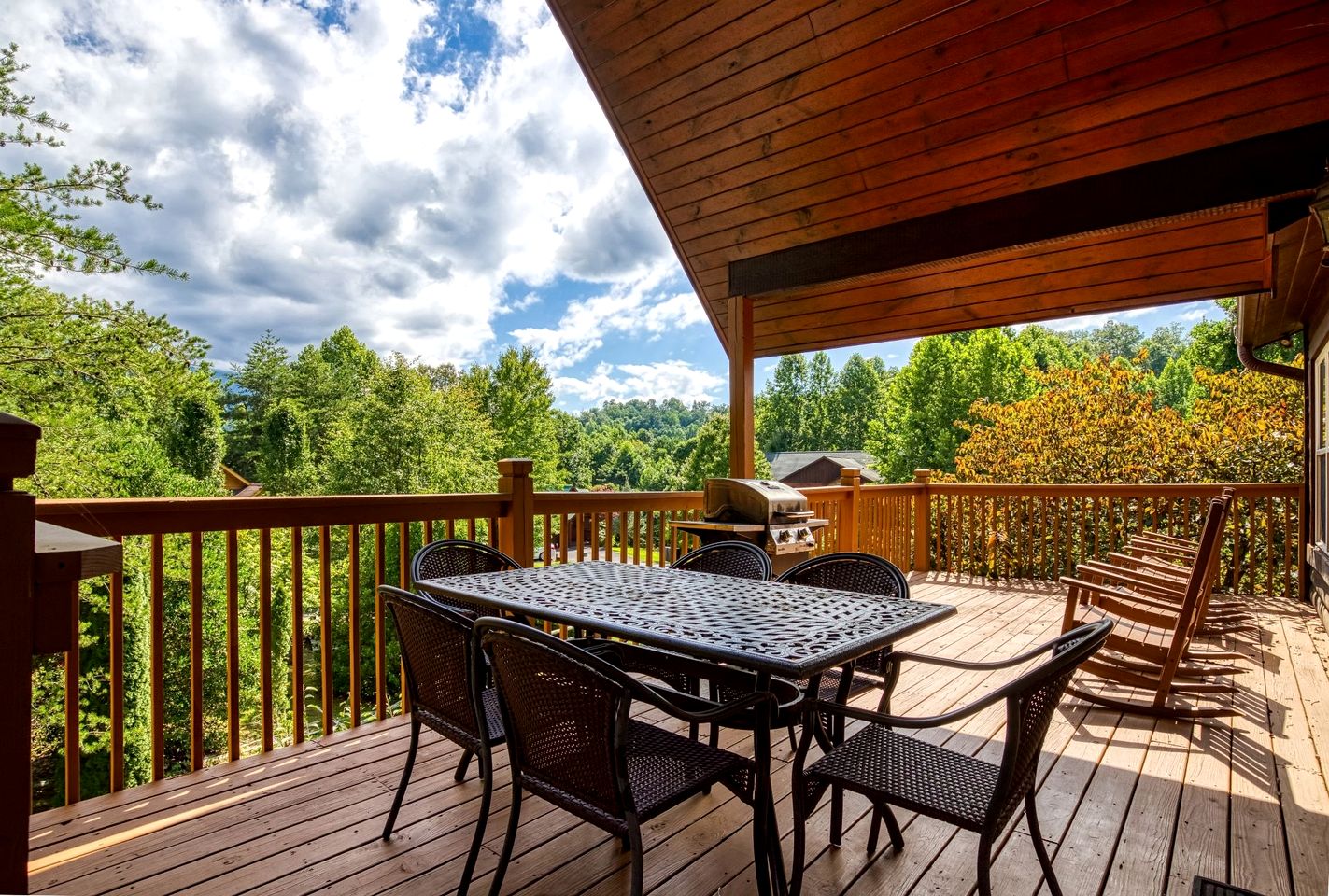 Fantastic Cabin with Hot-tub in Gatlinburg, Tennessee