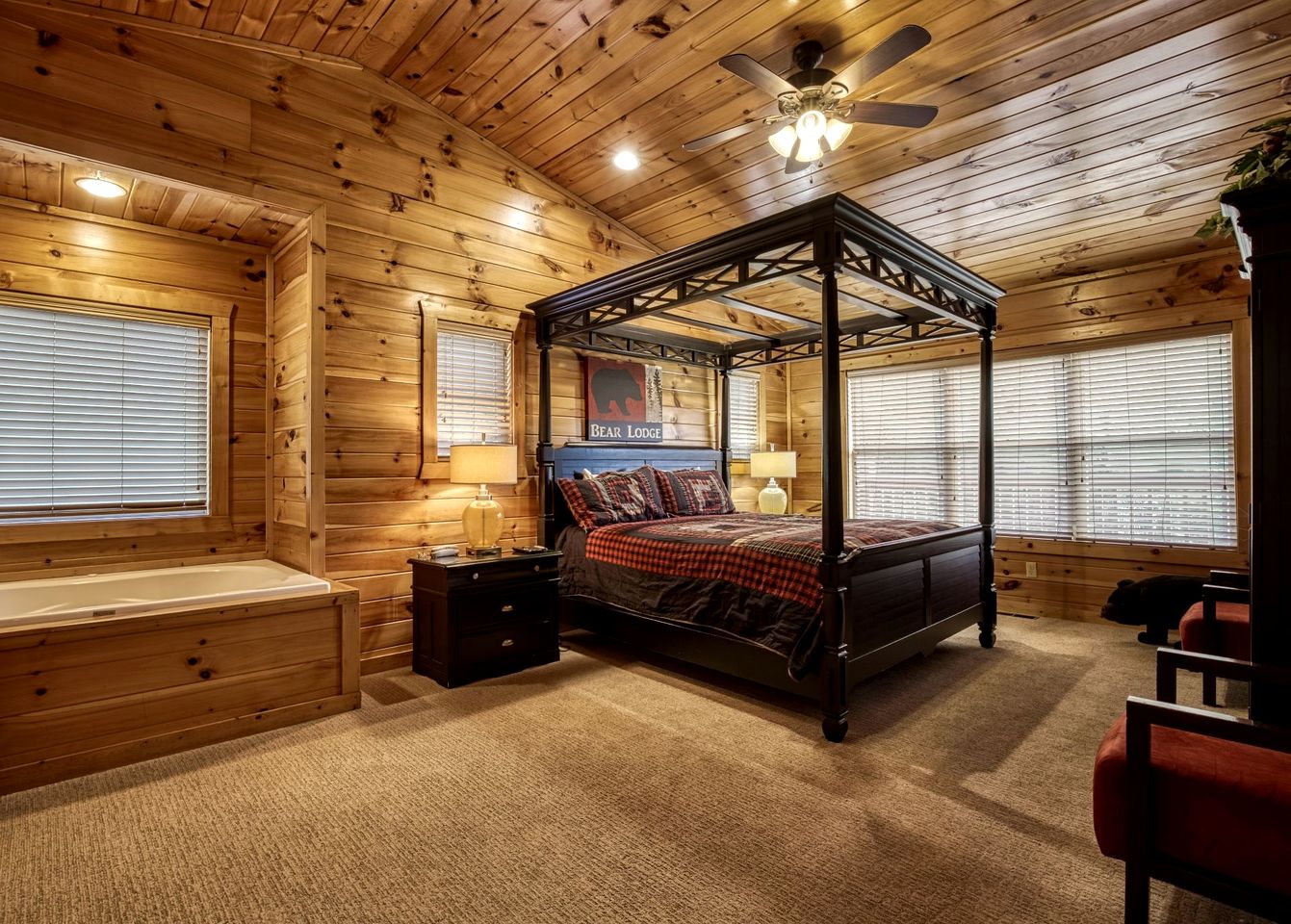 Fantastic Cabin with Hot-tub in Gatlinburg, Tennessee