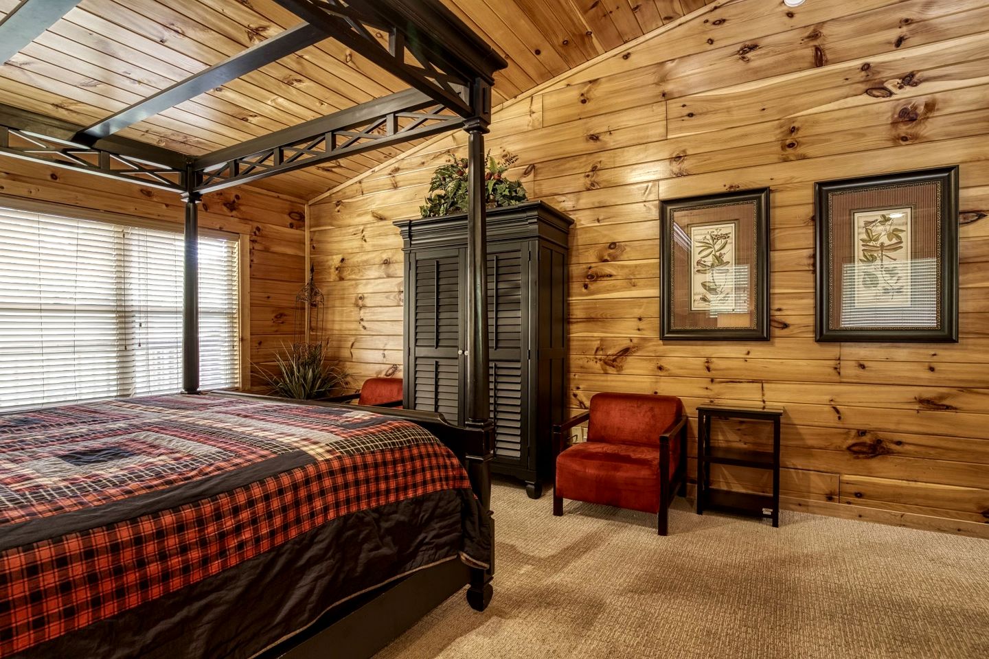 Fantastic Cabin with Hot-tub in Gatlinburg, Tennessee