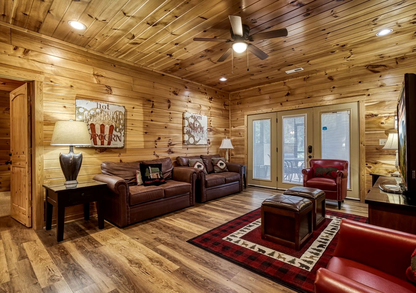 Fantastic Cabin with Hot-tub in Gatlinburg, Tennessee