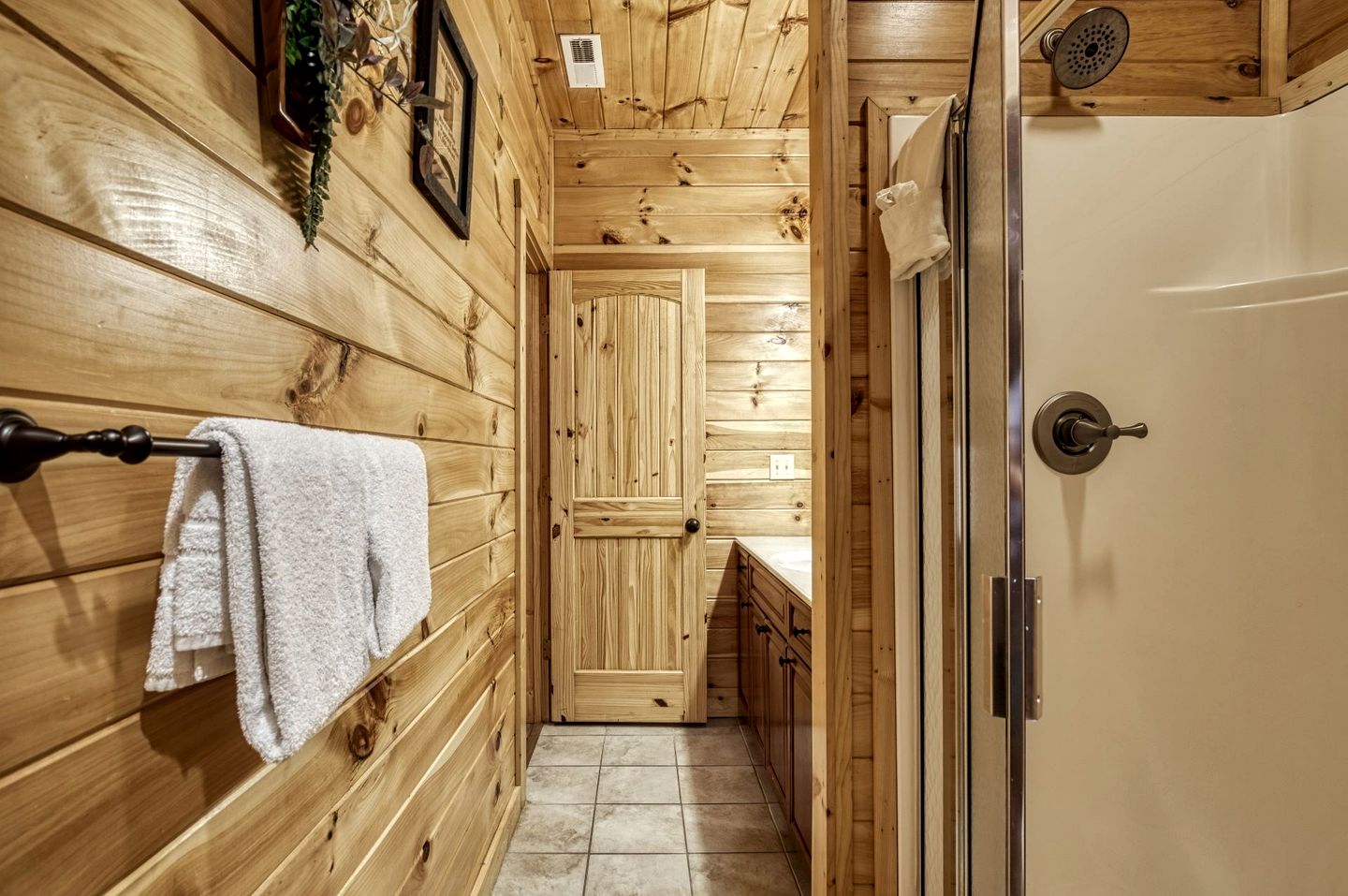 Fantastic Cabin with Hot-tub in Gatlinburg, Tennessee