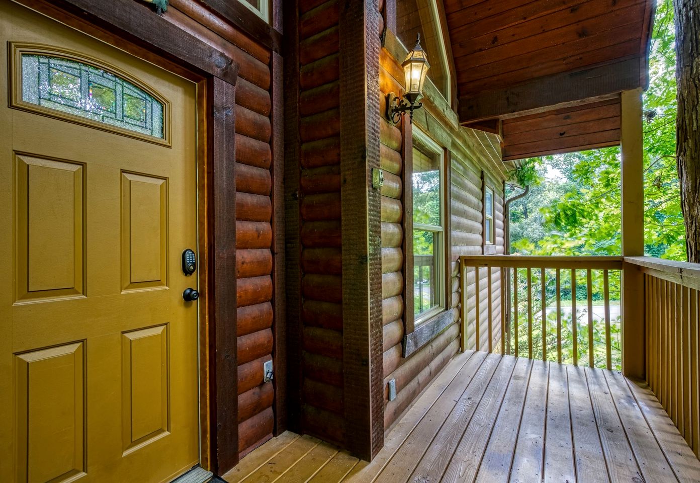 Fantastic Cabin with Hot-tub in Gatlinburg, Tennessee