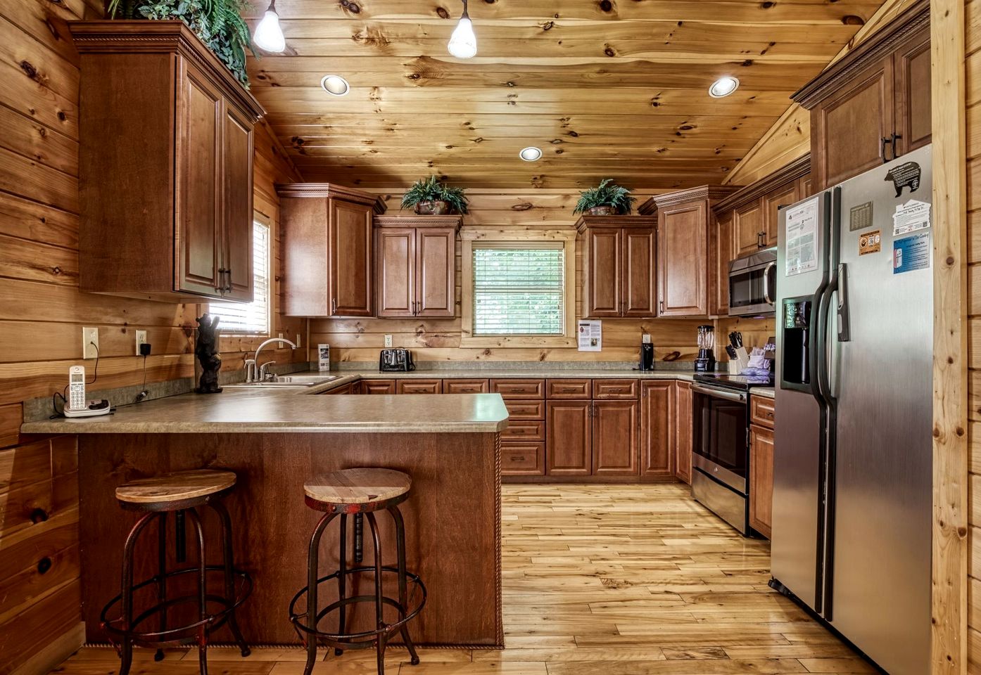 Fantastic Cabin with Hot-tub in Gatlinburg, Tennessee