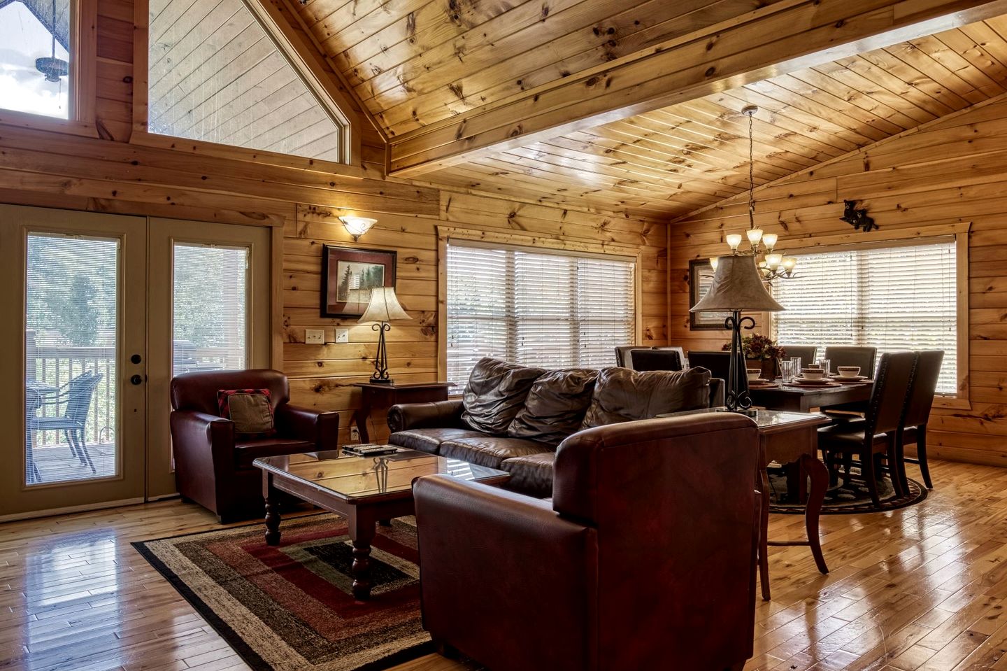 Fantastic Cabin with Hot-tub in Gatlinburg, Tennessee
