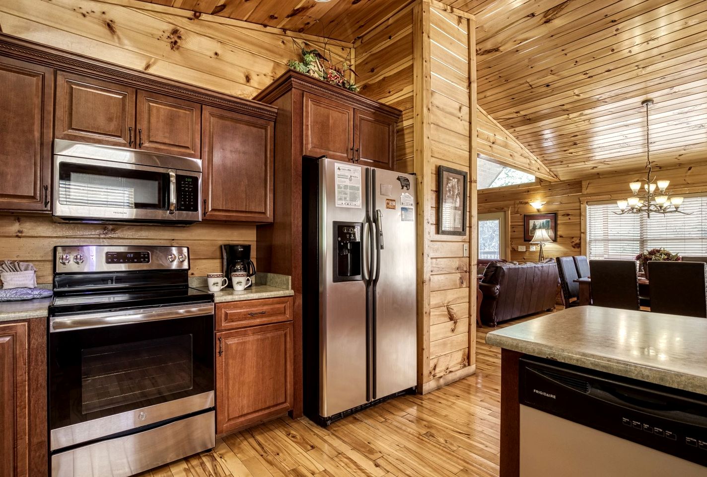 Fantastic Cabin with Hot-tub in Gatlinburg, Tennessee