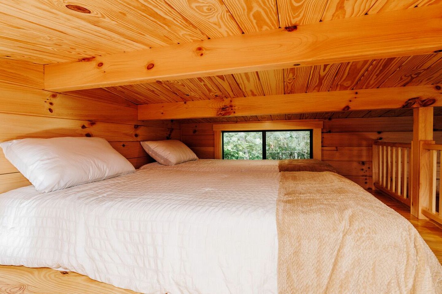 Charming Cabin with Private Hot Tub Near Red River Gorge in Campton, Kentucky