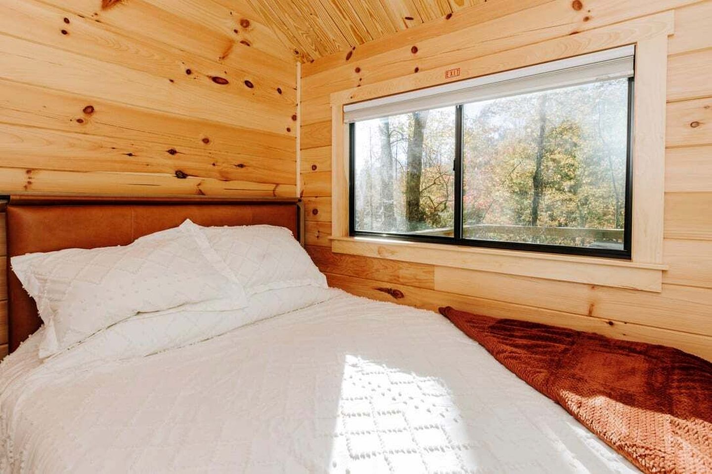 Charming Cabin with Private Hot Tub Near Red River Gorge in Campton, Kentucky