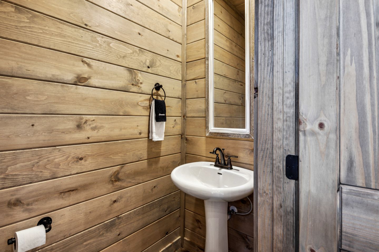 Fantastic Wooden Cabin with Pool Table and Hot-tub in Sevierville, Tennessee