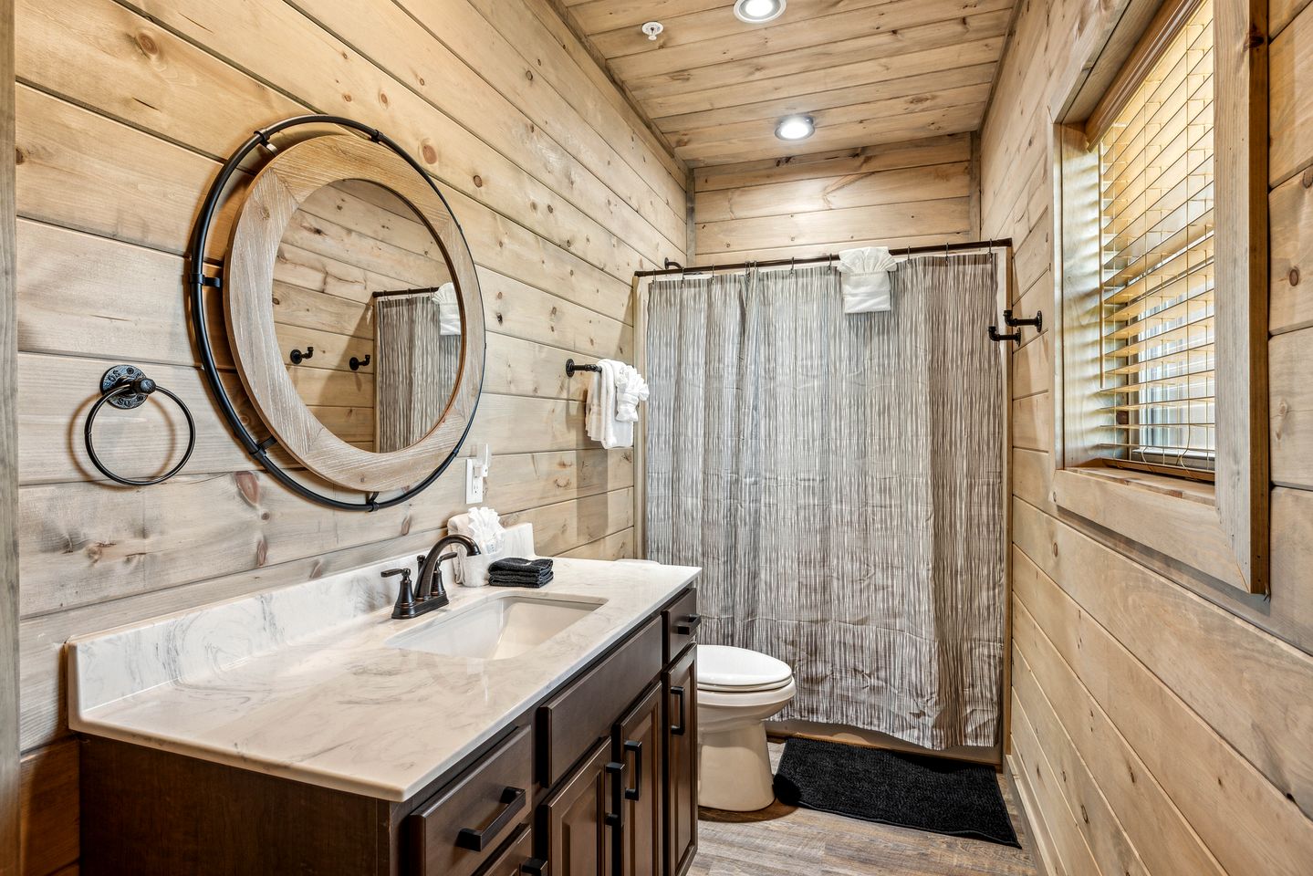 Fantastic Wooden Cabin with Pool Table and Hot-tub in Sevierville, Tennessee