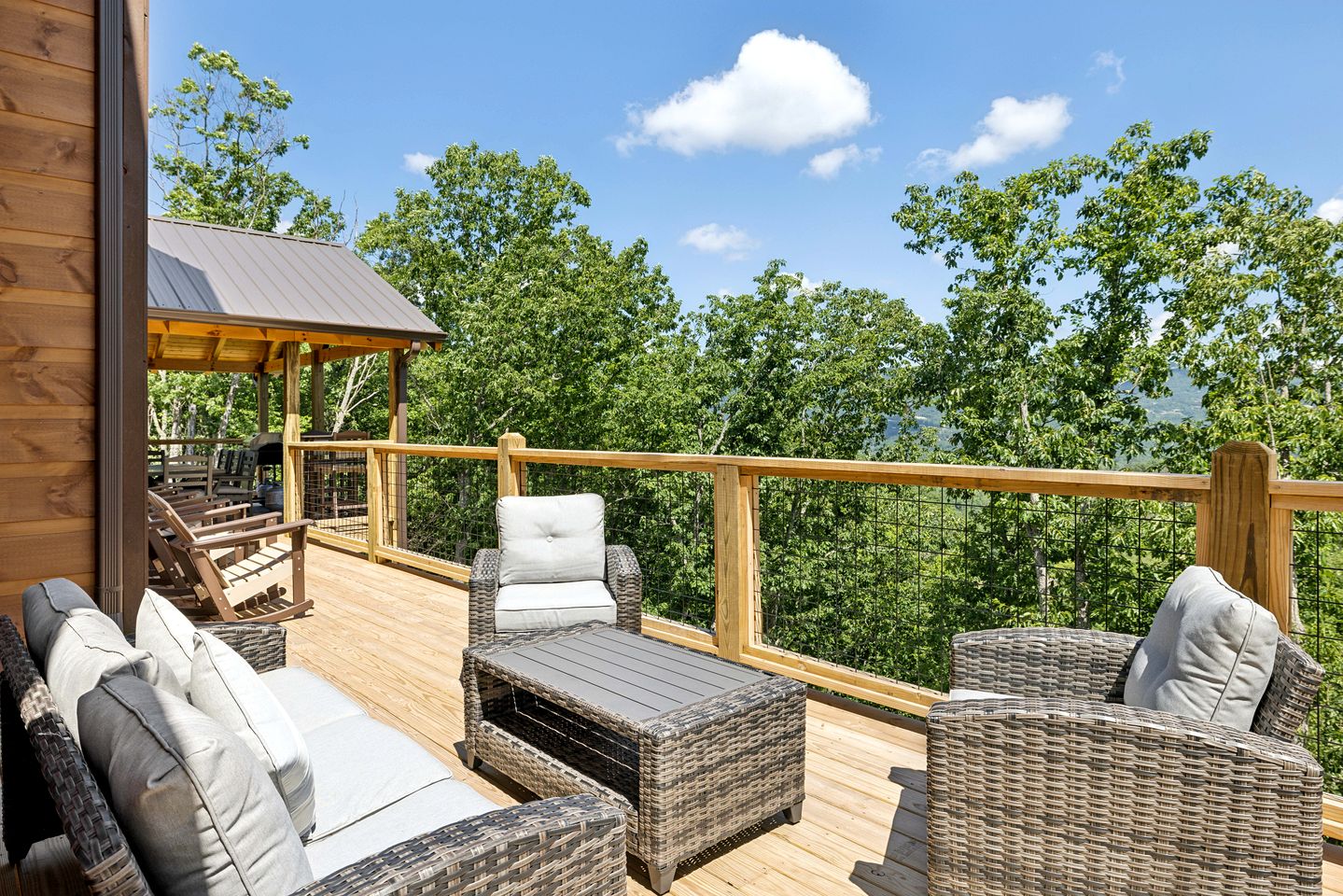 Fantastic Wooden Cabin with Pool Table and Hot-tub in Sevierville, Tennessee