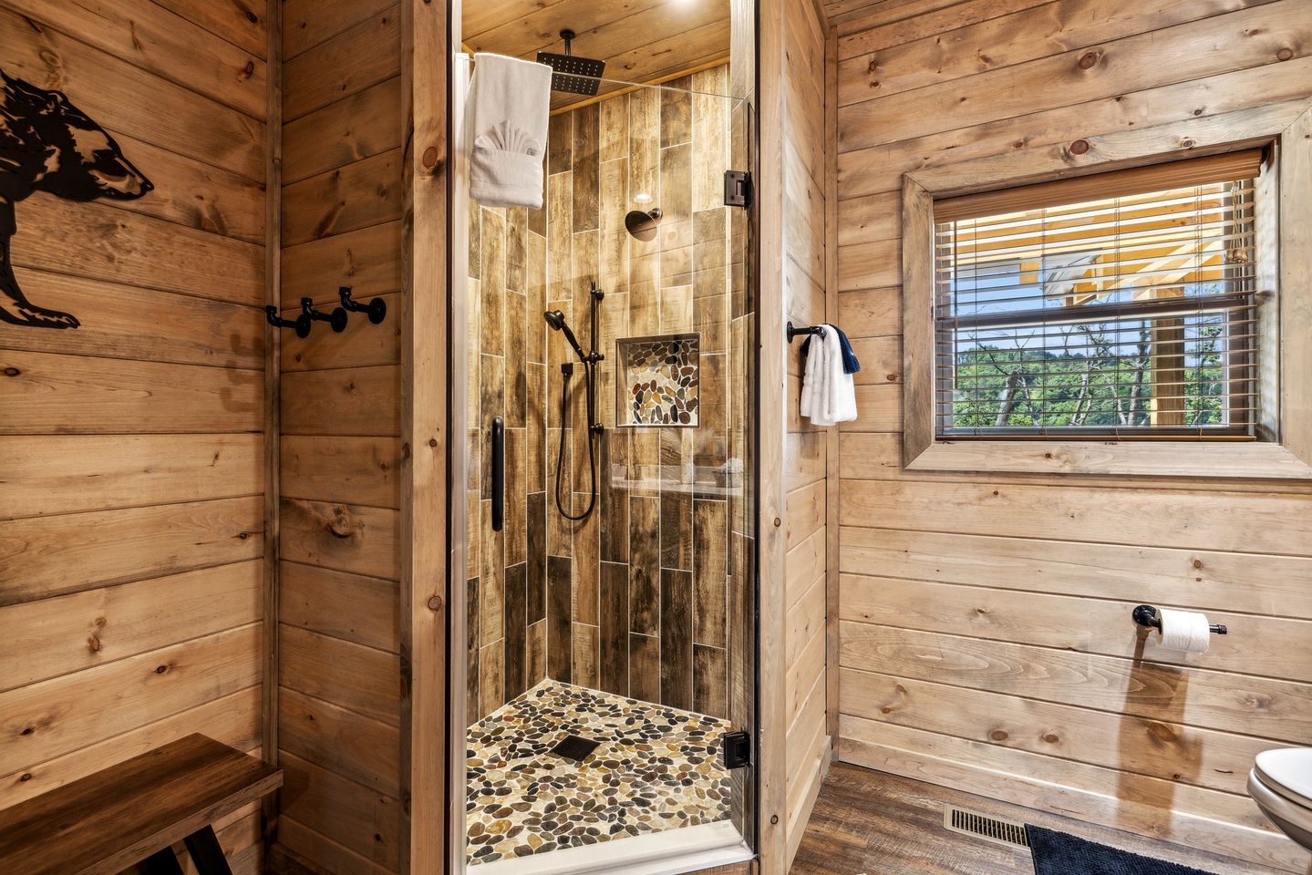 Fantastic Wooden Cabin with Pool Table and Hot-tub in Sevierville, Tennessee