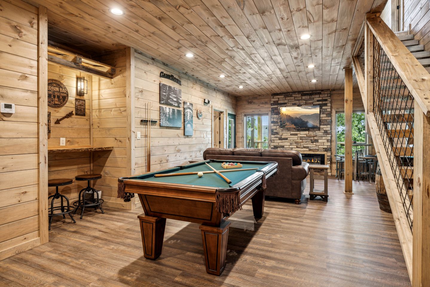 Fantastic Wooden Cabin with Pool Table and Hot-tub in Sevierville, Tennessee