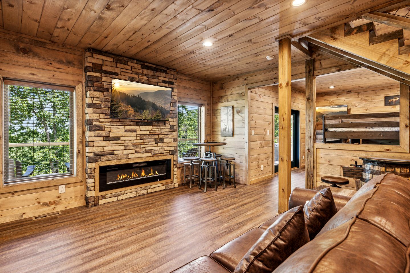 Fantastic Wooden Cabin with Pool Table and Hot-tub in Sevierville, Tennessee
