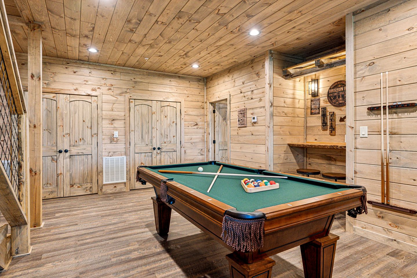 Fantastic Wooden Cabin with Pool Table and Hot-tub in Sevierville, Tennessee