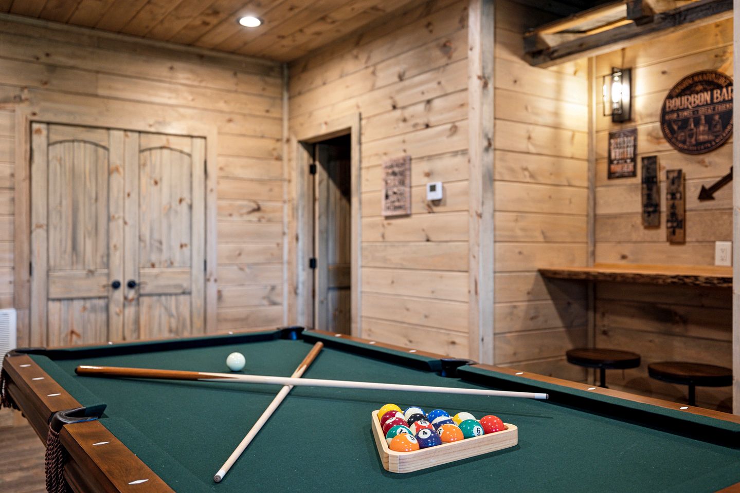 Fantastic Wooden Cabin with Pool Table and Hot-tub in Sevierville, Tennessee