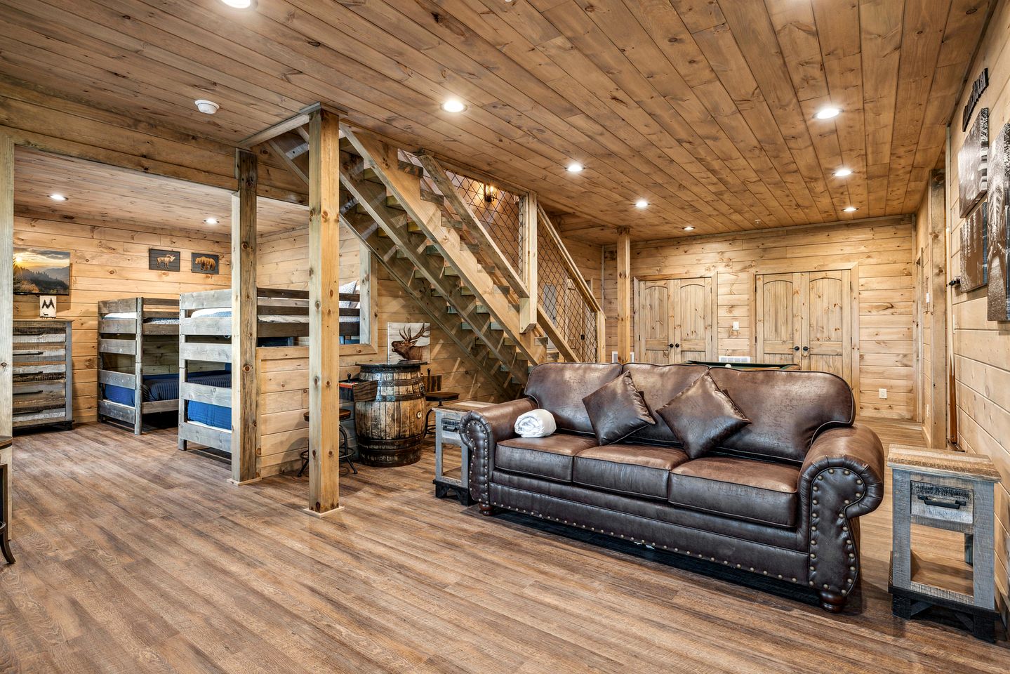 Fantastic Wooden Cabin with Pool Table and Hot-tub in Sevierville, Tennessee