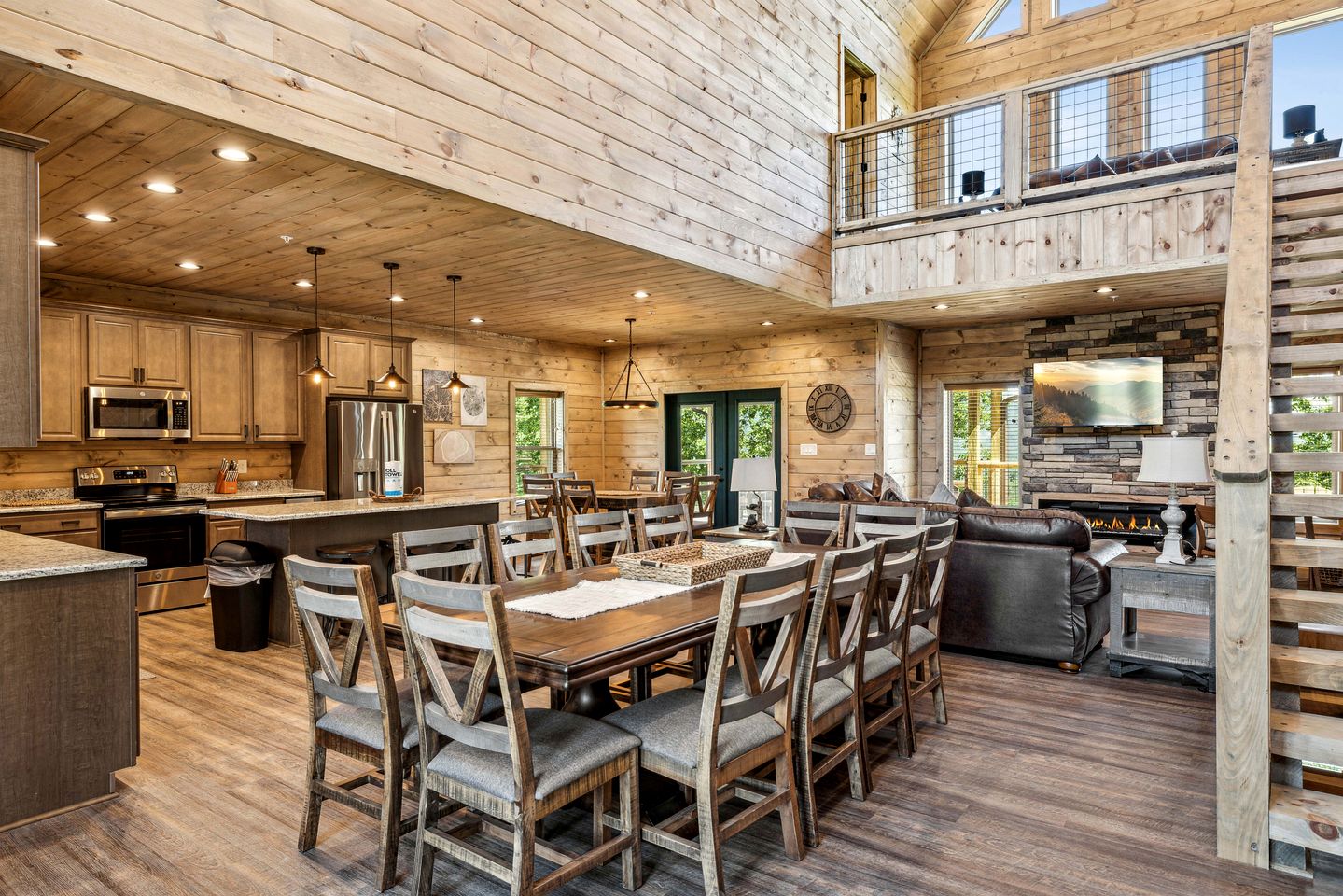 Fantastic Wooden Cabin with Pool Table and Hot-tub in Sevierville, Tennessee
