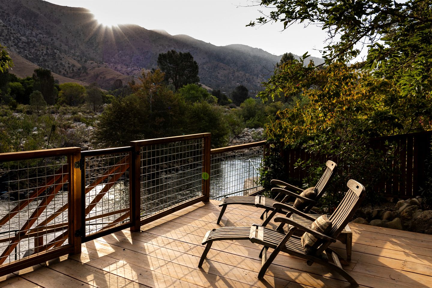 Vintage Riverfront Glamping in a Boles Trailer – Hot Tub & Private River Access Near Kernville, CA