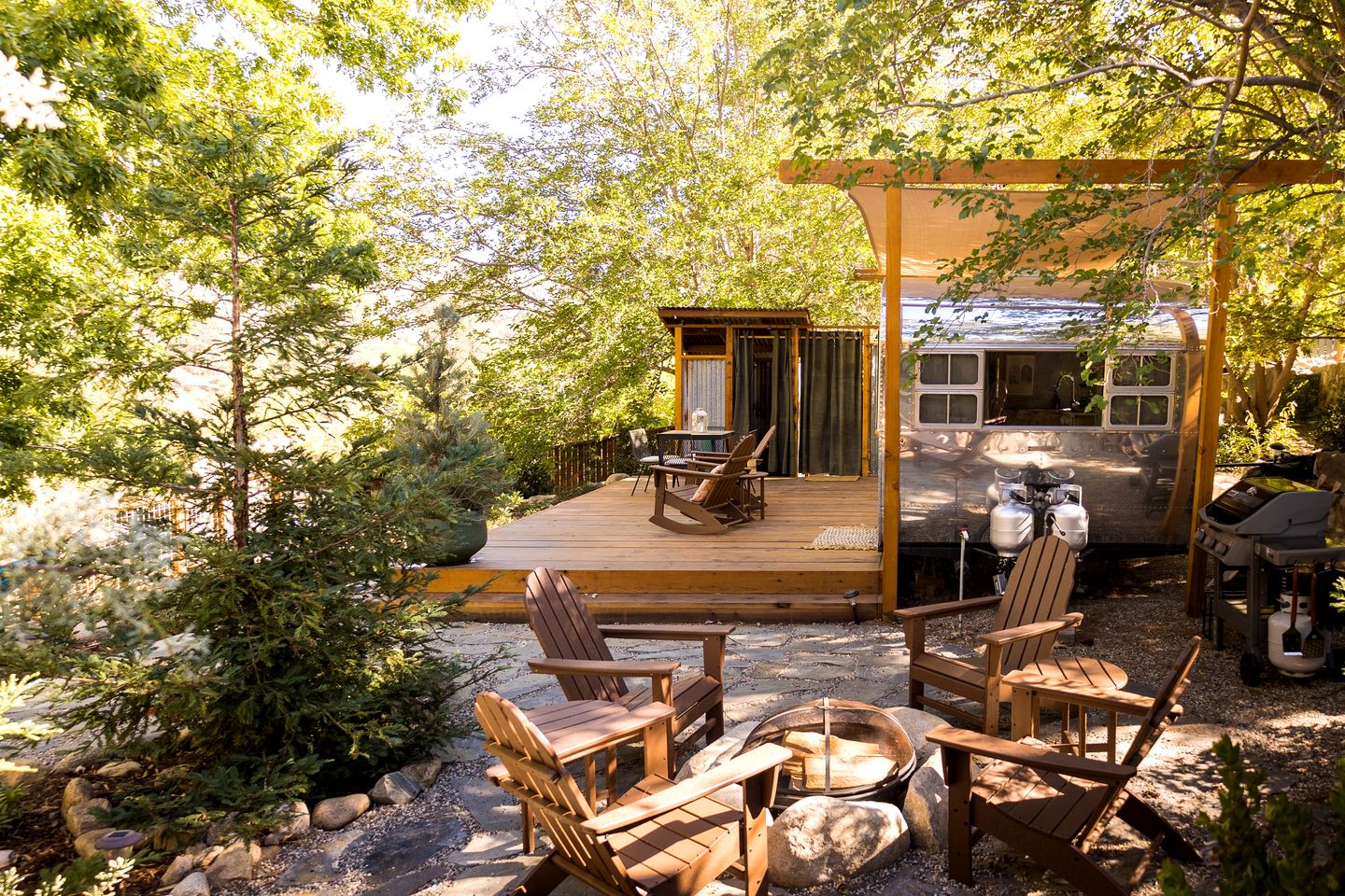 Vintage Riverfront Glamping in a Boles Trailer – Hot Tub & Private River Access Near Kernville, CA