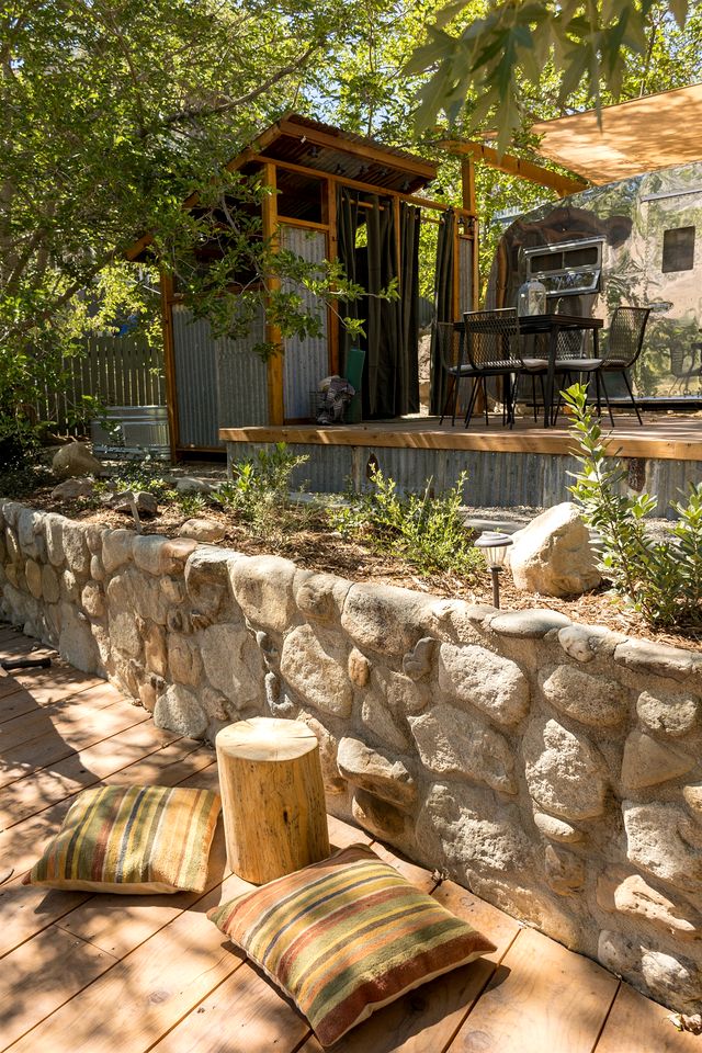 Vintage Riverfront Glamping in a Boles Trailer – Hot Tub & Private River Access Near Kernville, CA