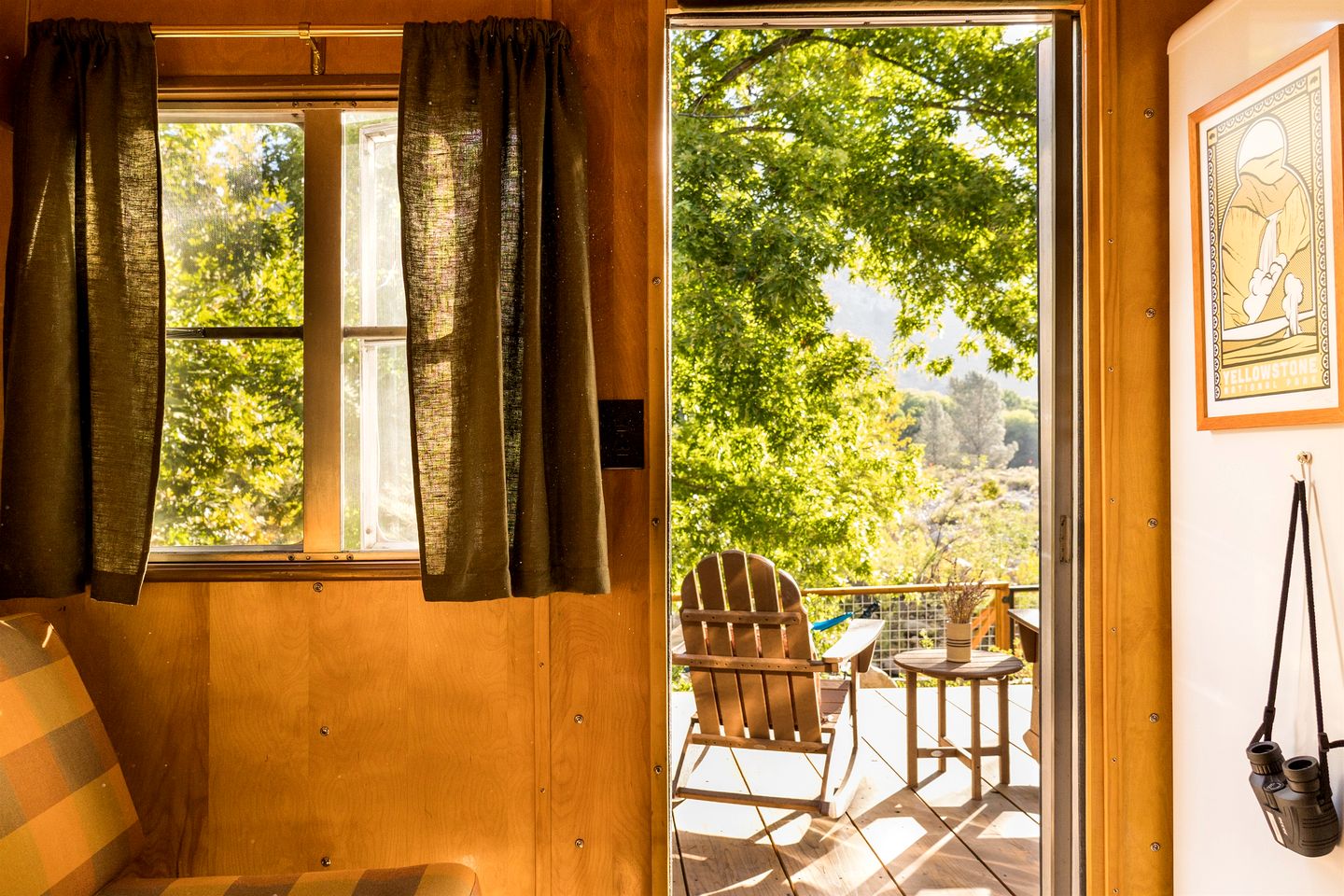 Vintage Riverfront Glamping in a Boles Trailer – Hot Tub & Private River Access Near Kernville, CA
