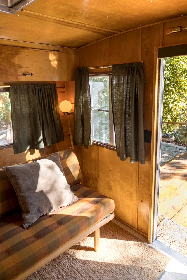 Vintage Riverfront Glamping in a Boles Trailer – Hot Tub & Private River Access Near Kernville, CA