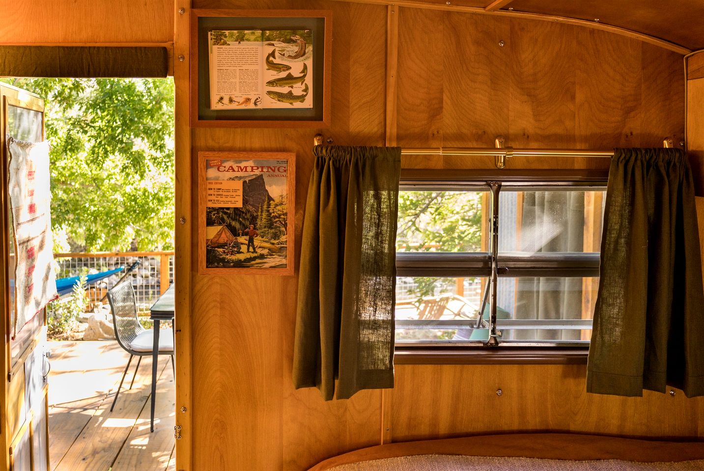 Vintage Riverfront Glamping in a Boles Trailer – Hot Tub & Private River Access Near Kernville, CA