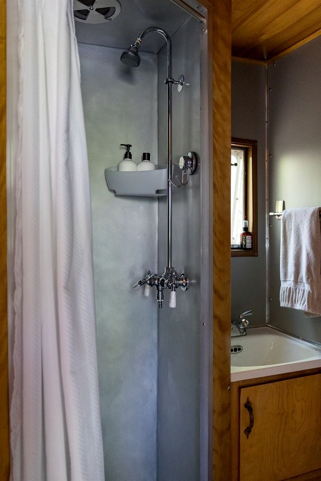 Vintage Riverfront Glamping in a Boles Trailer – Hot Tub & Private River Access Near Kernville, CA