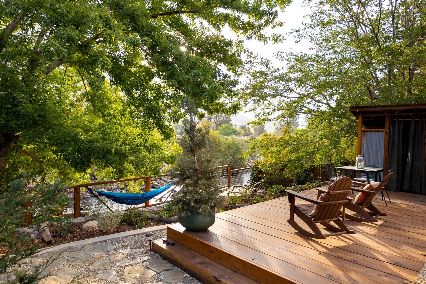 Vintage Riverfront Glamping in a Boles Trailer – Hot Tub & Private River Access Near Kernville, CA