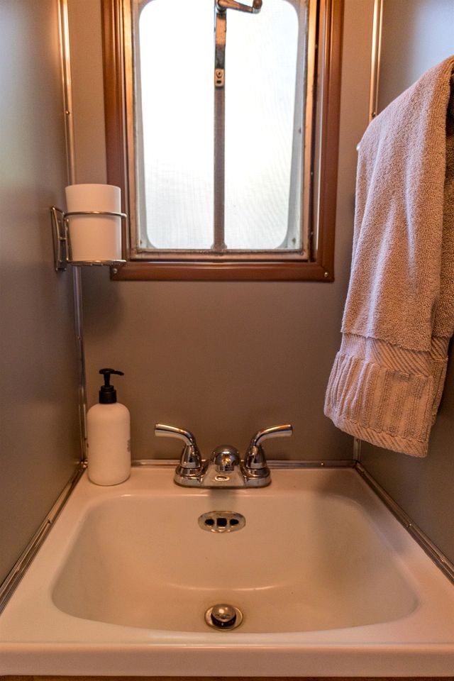 Vintage Riverfront Glamping in a Boles Trailer – Hot Tub & Private River Access Near Kernville, CA