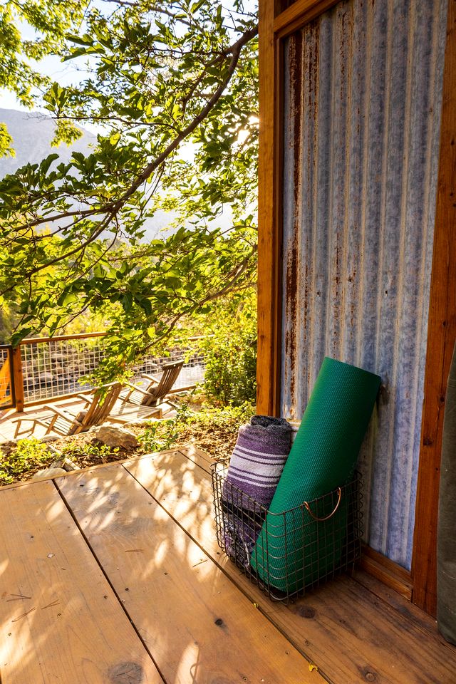 Vintage Riverfront Glamping in a Boles Trailer – Hot Tub & Private River Access Near Kernville, CA