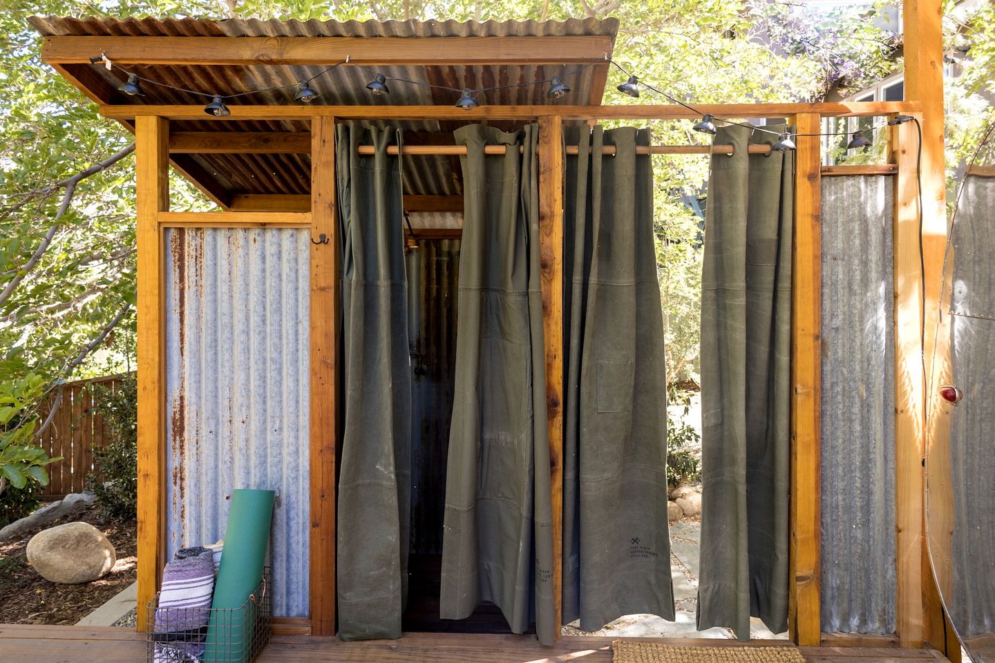 Vintage Riverfront Glamping in a Boles Trailer – Hot Tub & Private River Access Near Kernville, CA