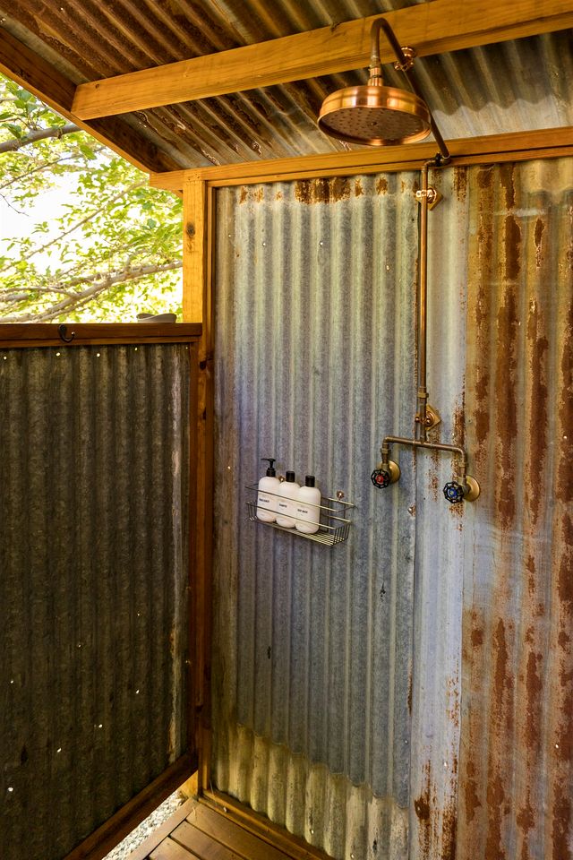 Vintage Riverfront Glamping in a Boles Trailer – Hot Tub & Private River Access Near Kernville, CA