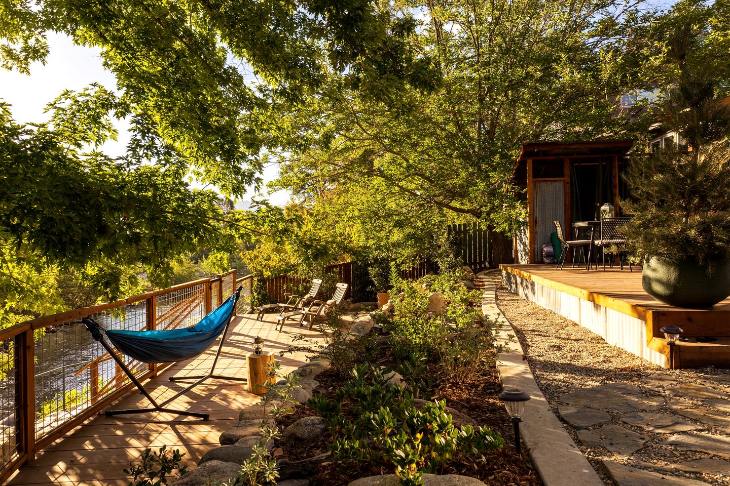 Vintage Riverfront Glamping in a Boles Trailer – Hot Tub & Private River Access Near Kernville, CA