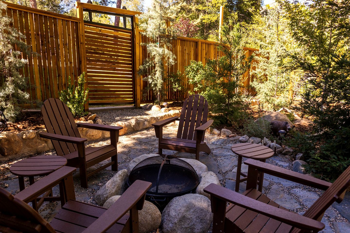 Vintage Riverfront Glamping in a Boles Trailer – Hot Tub & Private River Access Near Kernville, CA