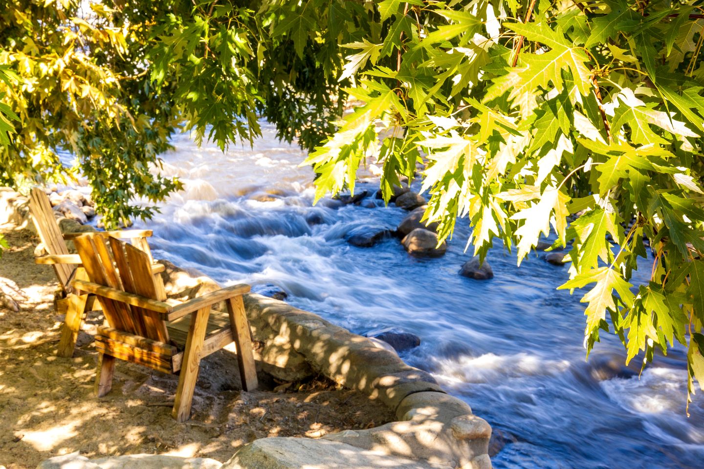 Vintage Riverfront Glamping in a Boles Trailer – Hot Tub & Private River Access Near Kernville, CA