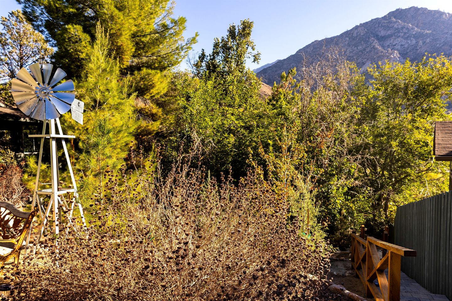 Vintage Riverfront Glamping in a Boles Trailer – Hot Tub & Private River Access Near Kernville, CA