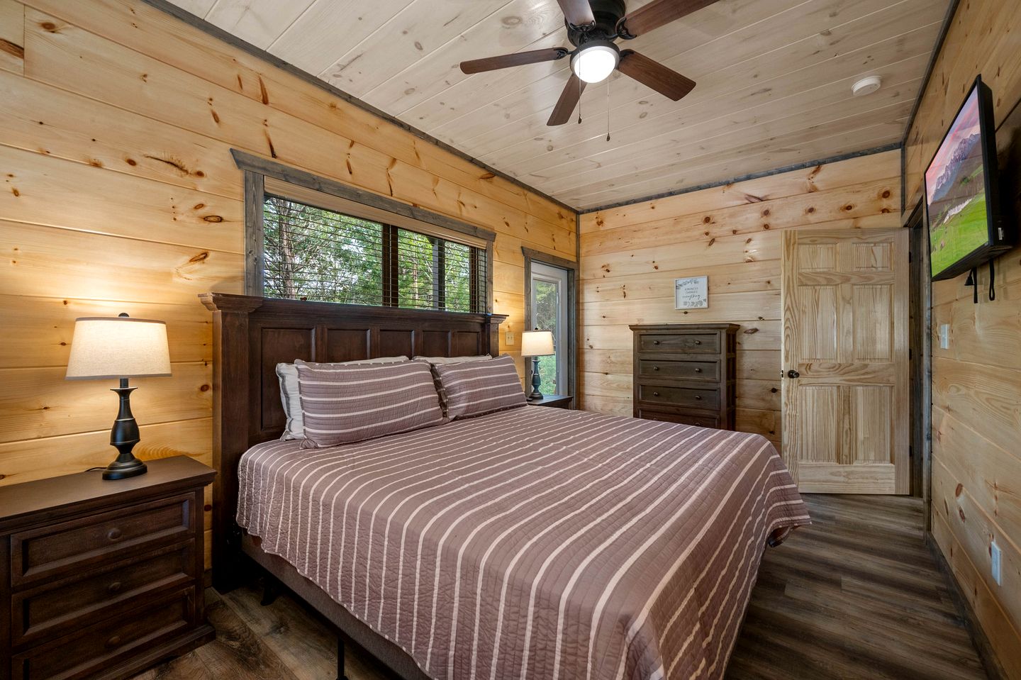 Charming Family Cabin • Hot Tub & Game Room • Near Dollywood in Sevierville, TN