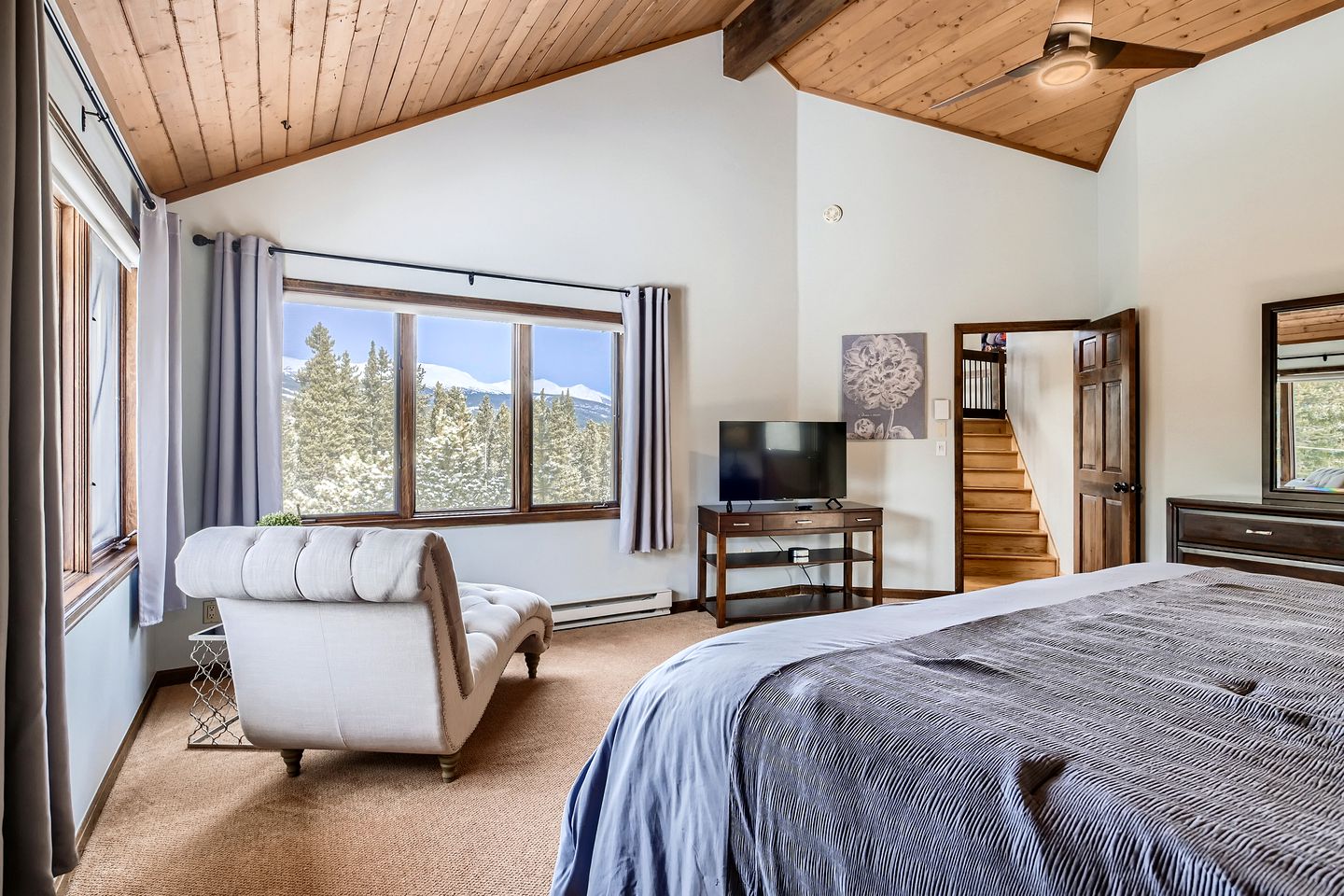 Majestic Mountain Ski Cottage with Panoramic Views of the Breckenridge Ski Area and the Epic Rocky Mountains, Colorado