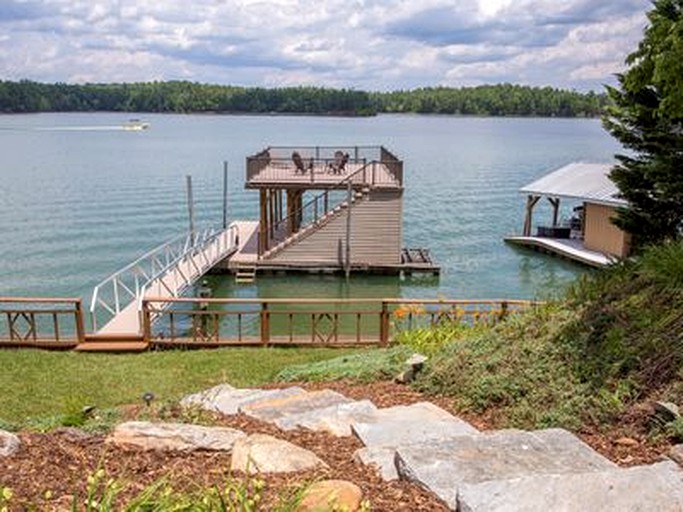 Lakeside Cabin on Lake James, North Carolina