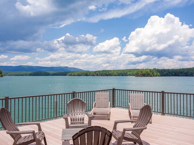 Lakeside Cabin on Lake James, North Carolina