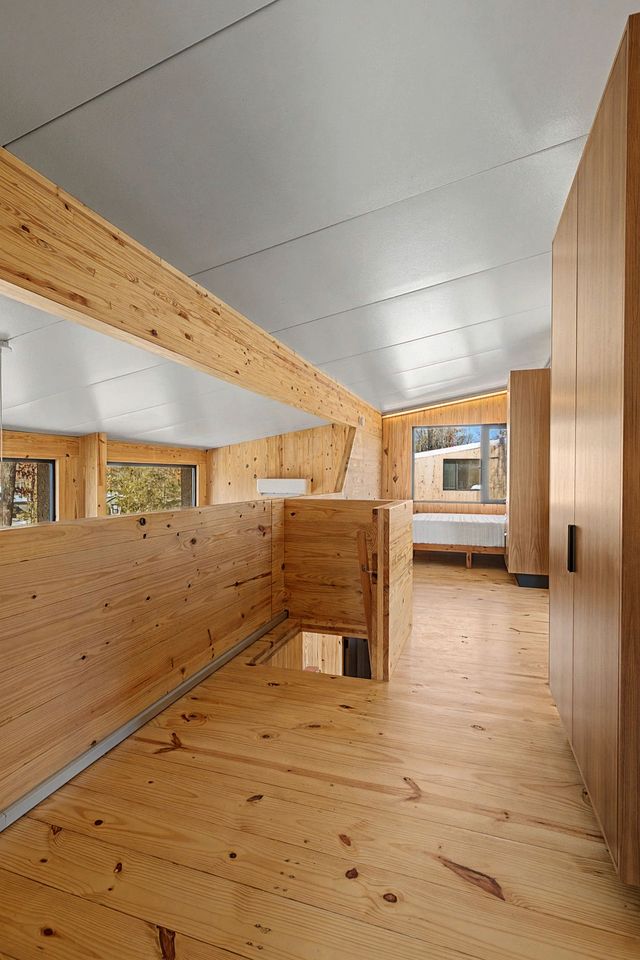 Contemporary Forest Hideaway with Stunning Glass Architecture in Tracy, Tennessee