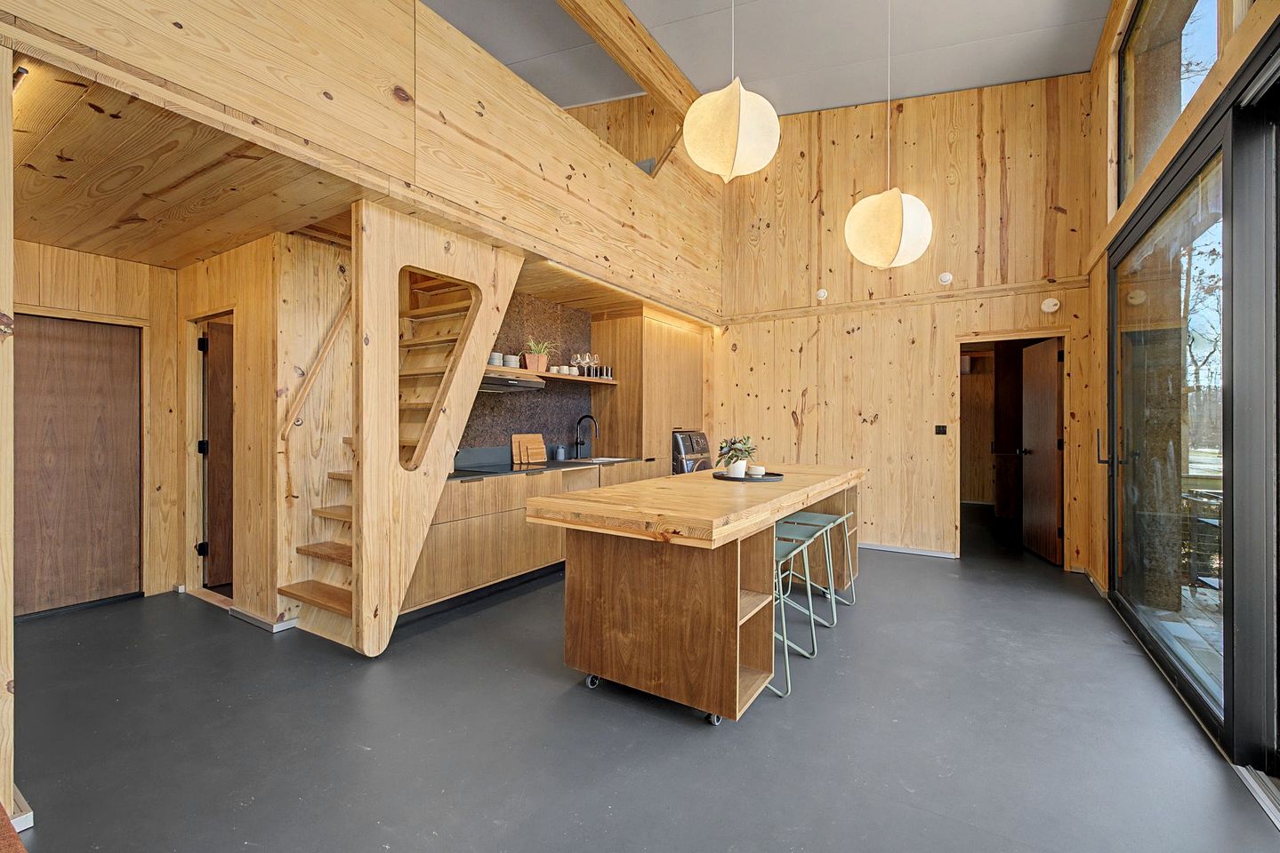 Contemporary Forest Hideaway with Stunning Glass Architecture in Tracy, Tennessee